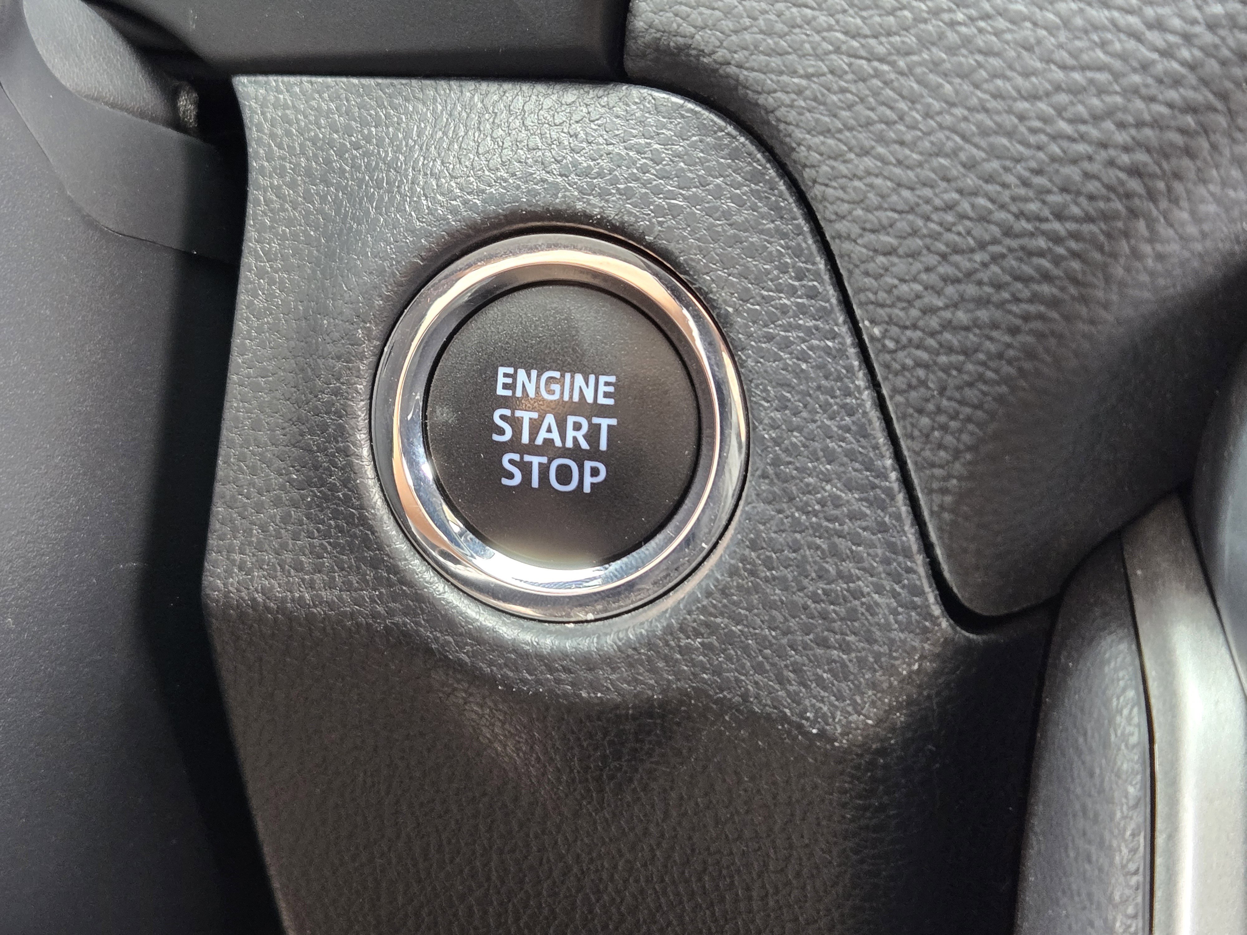 Used 2020 Toyota RAV4 XLE Premium image 25