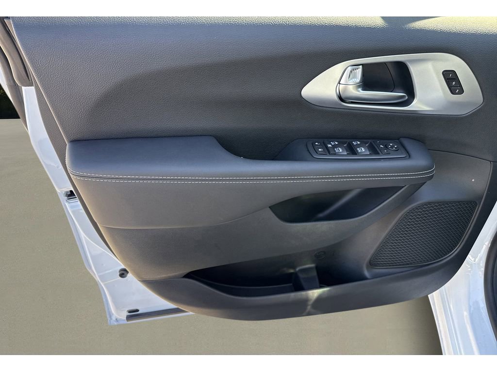 New 2026 Chrysler Pacifica Limited w/ S Appearance Package image 12