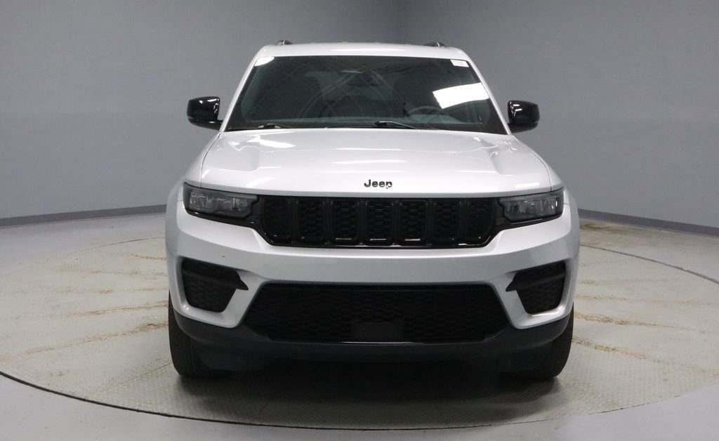 Used 2024 Jeep Grand Cherokee Altitude image 7