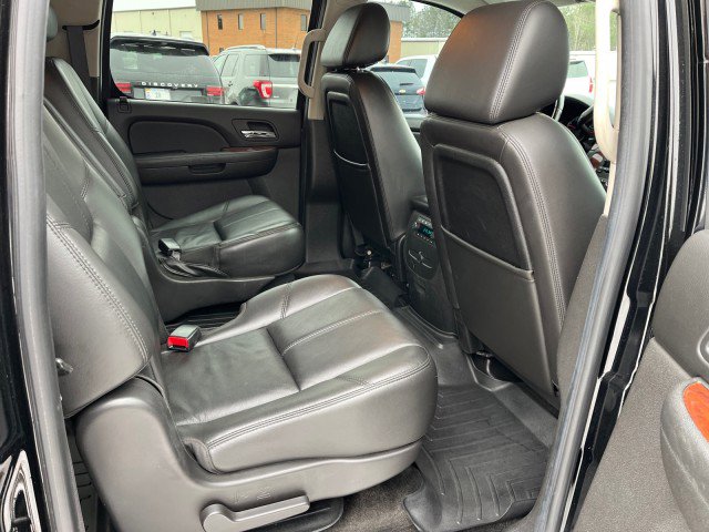 Used 2009 Chevrolet Suburban 2500 LT w/ Luxury Package image 19