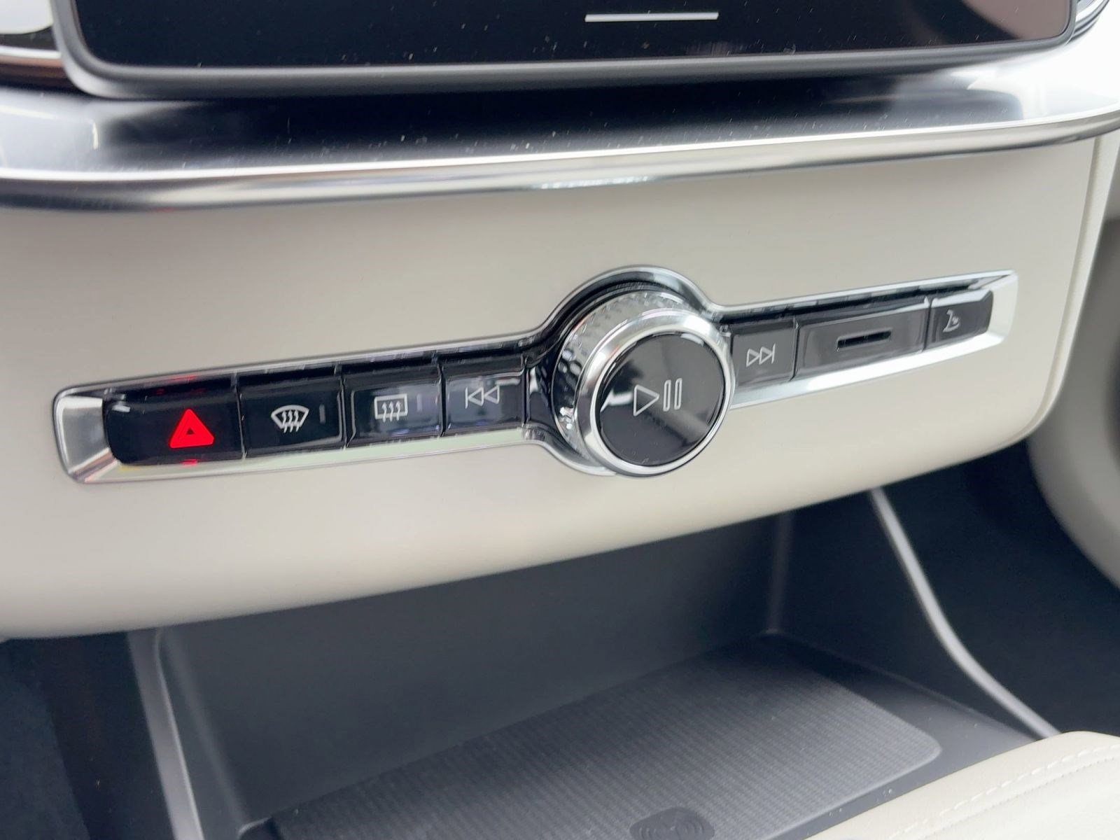 New 2026 Volvo XC90 B6 Ultra image 18