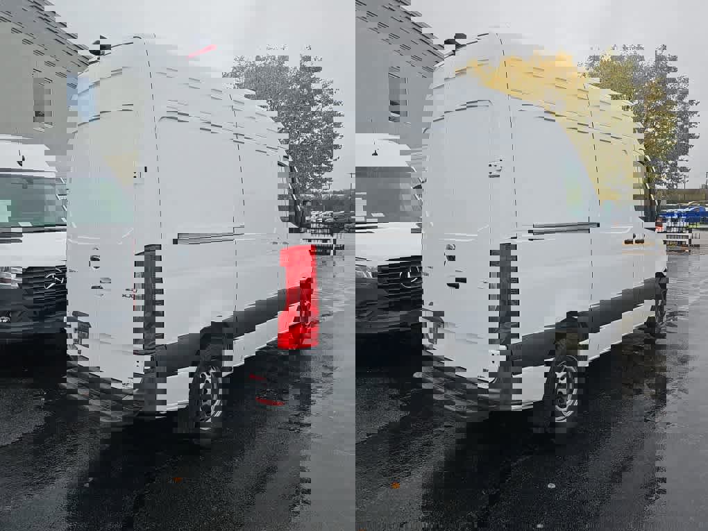 Used 2021 Freightliner Sprinter 2500 image 2