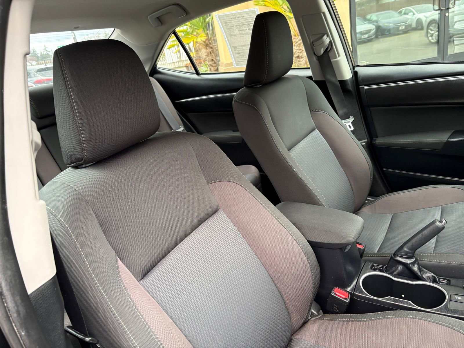 Used 2018 Toyota Corolla LE image 23