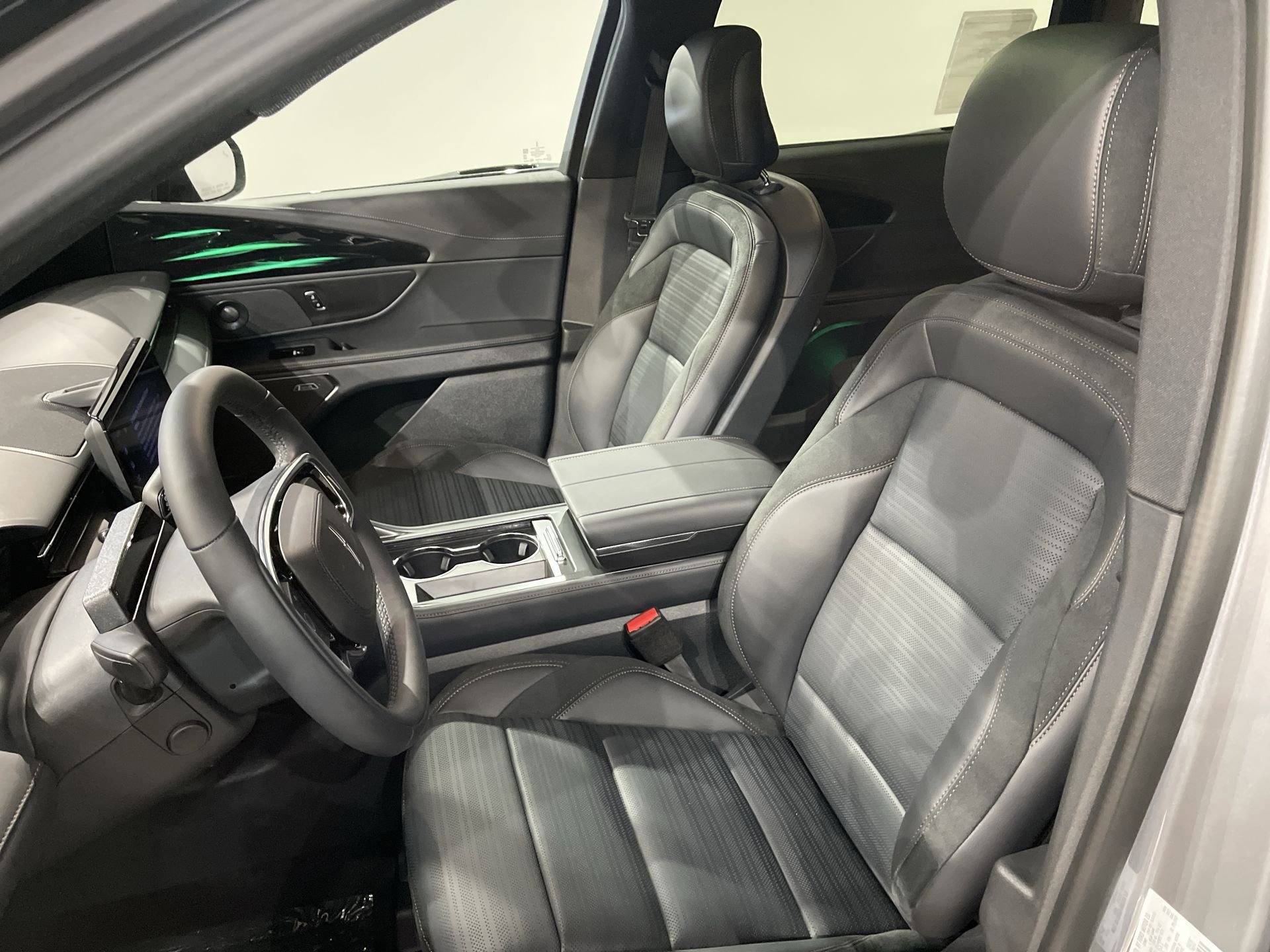 New 2024 Lincoln Nautilus Reserve w/ Equipment Group 202A image 17