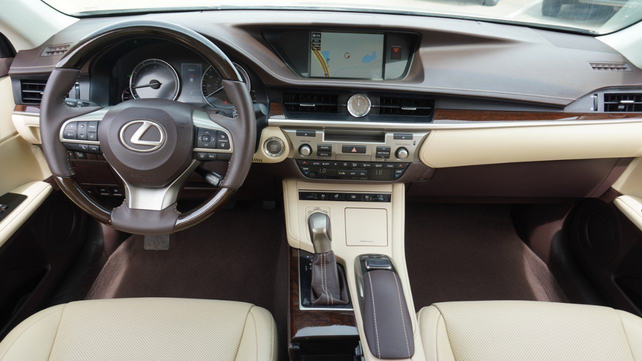 Used 2017 Lexus ES 350 w/ Luxury Package FWD image 30