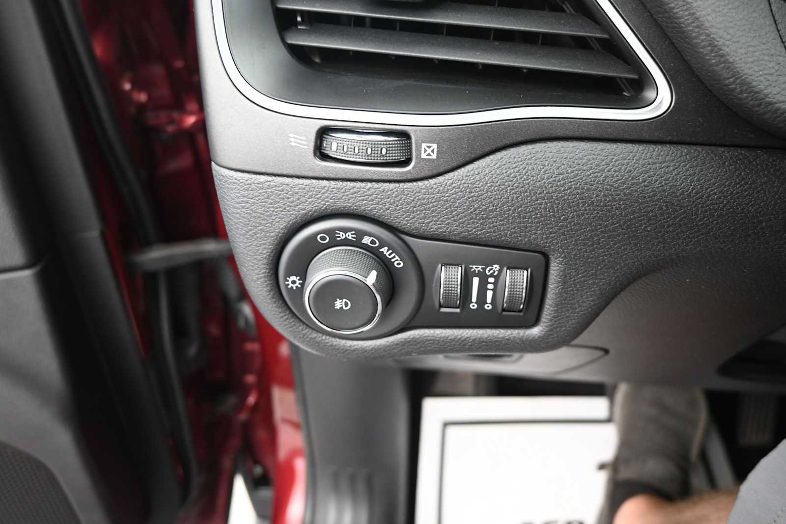 Used 2021 Jeep Cherokee Trailhawk w/ Sun, Sound & Nav Group AWD/4WD image 18