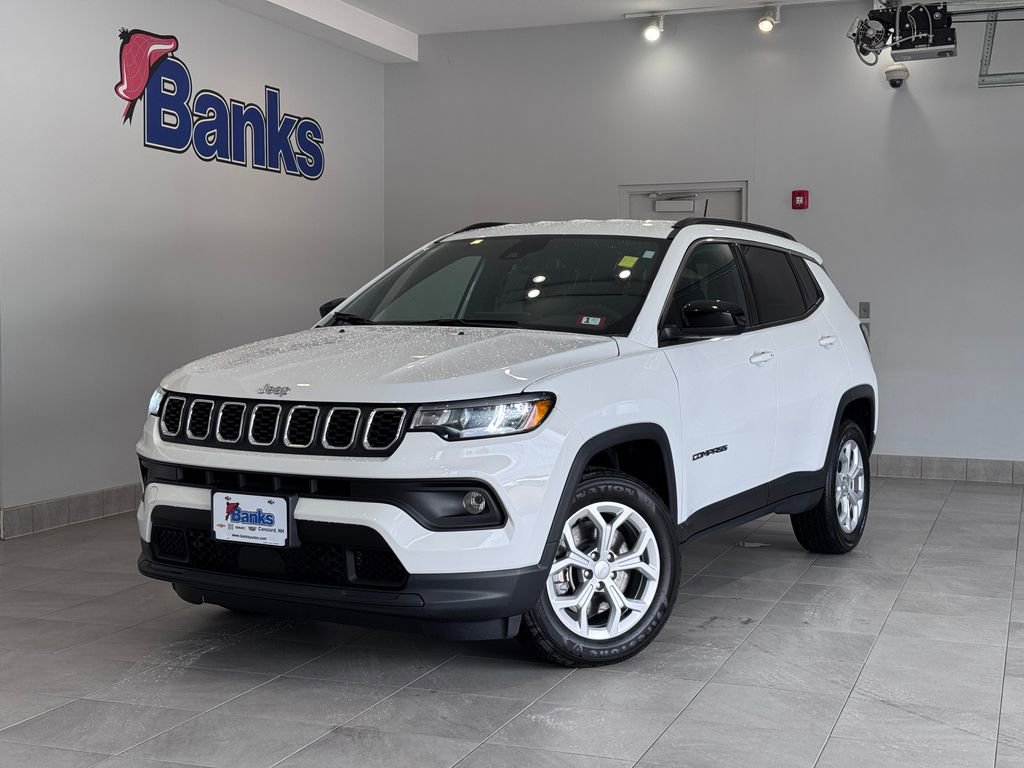 Used 2024 Jeep Compass Latitude image 2