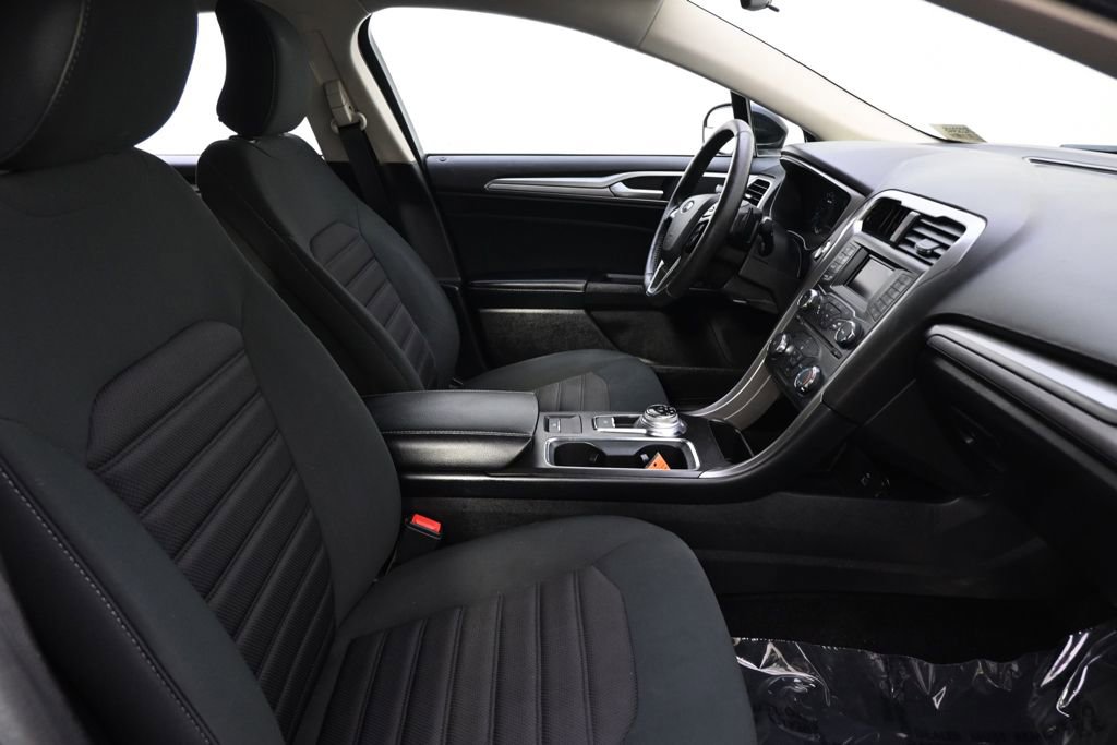 Used 2018 Ford Fusion SE FWD image 15