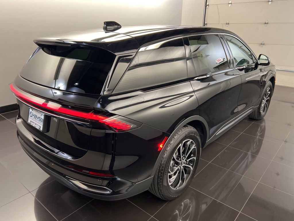 Used 2026 Lincoln Nautilus Premier w/ Equipment Group 102A image 6