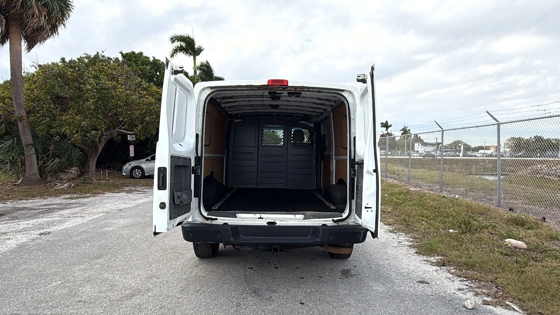 Used 2018 Nissan NV 3500 SV w/ Navigation Package image 19
