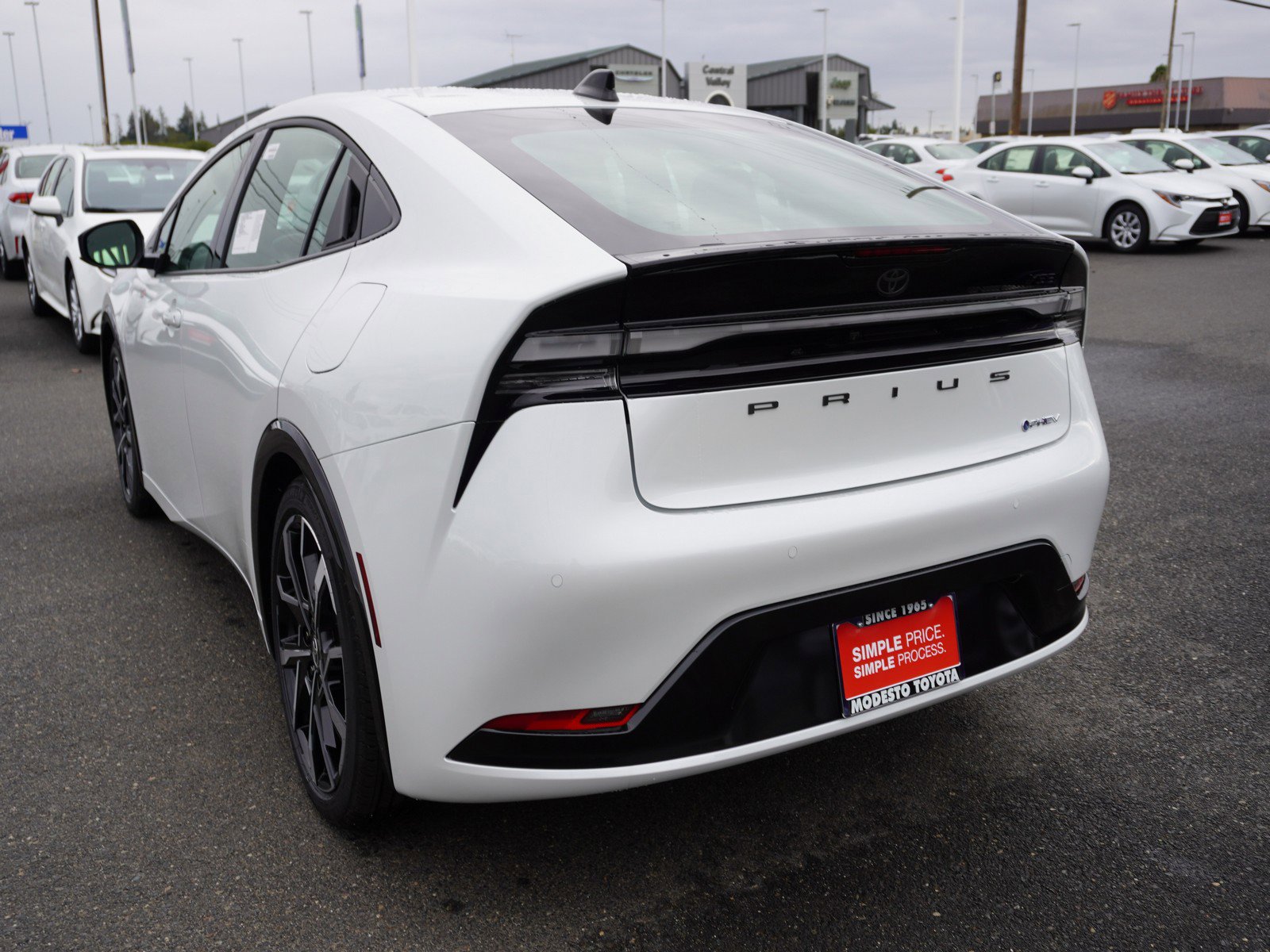 New 2026 Toyota Prius Plug-In Hybrid FWD image 8