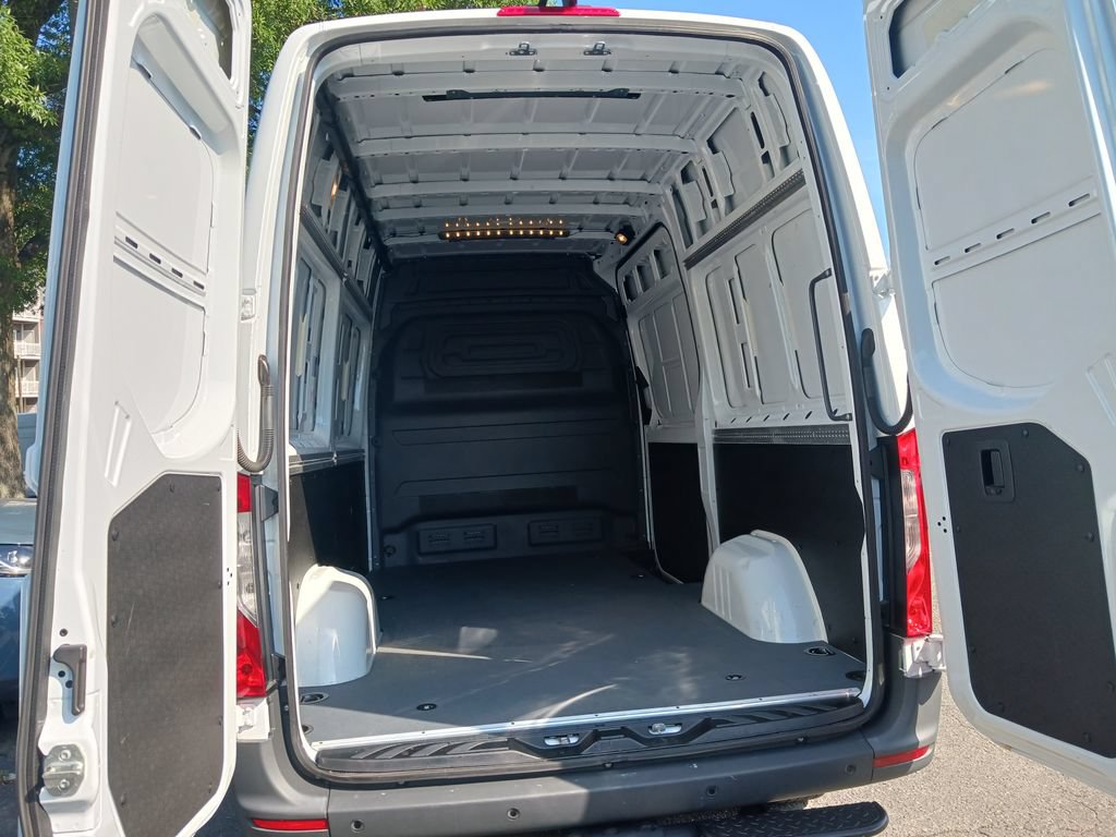 Used 2025 Mercedes-Benz Sprinter 2500 image 7