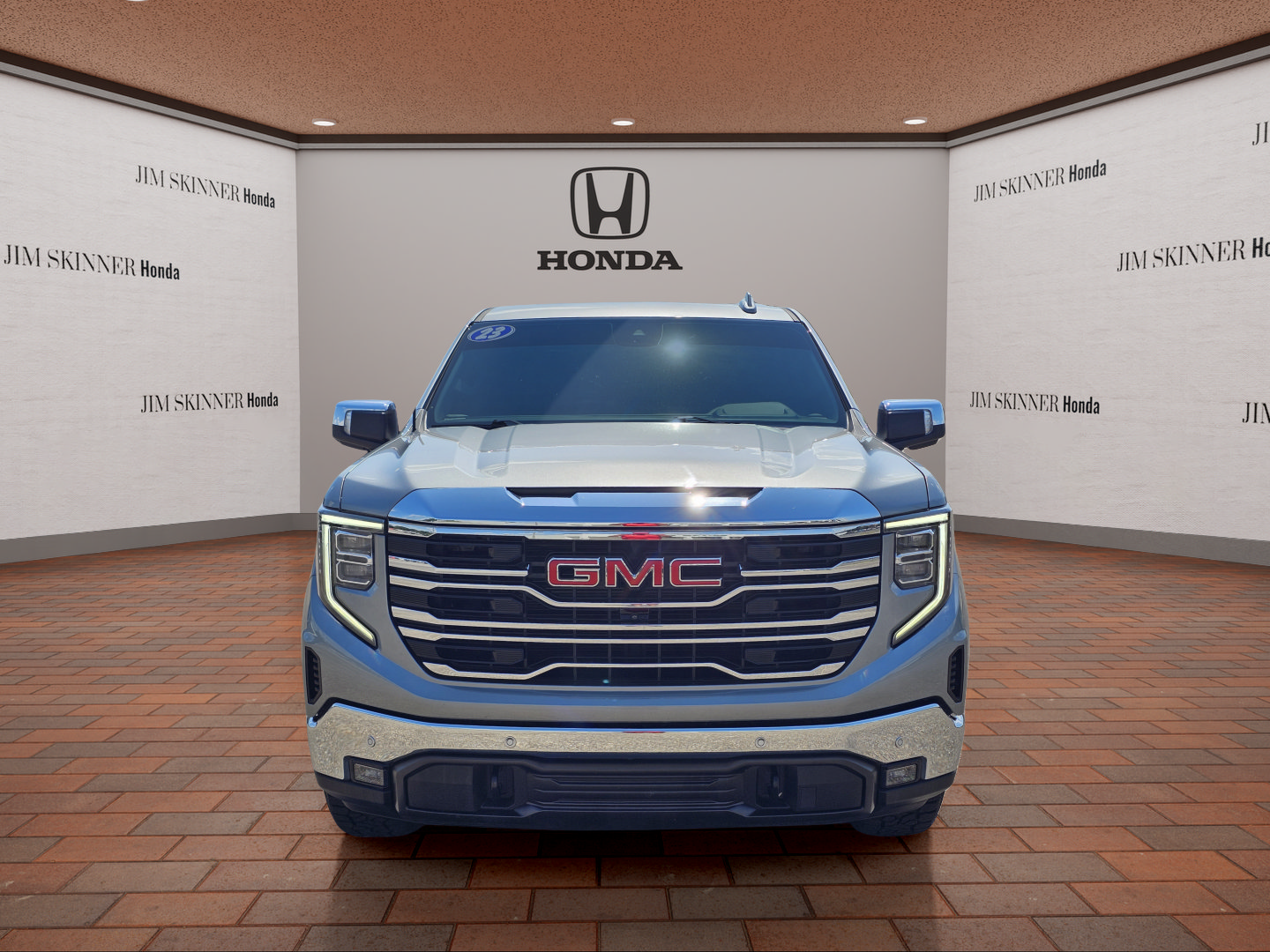 Used 2023 GMC Sierra 1500 SLT w/ SLT Premium Plus Package AWD/4WD image 2
