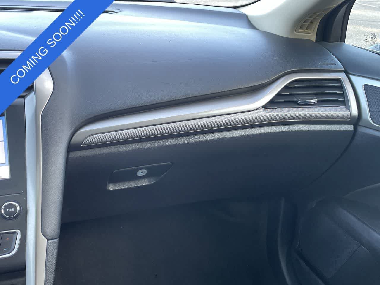 Used 2019 Ford Fusion SE AWD/4WD image 16