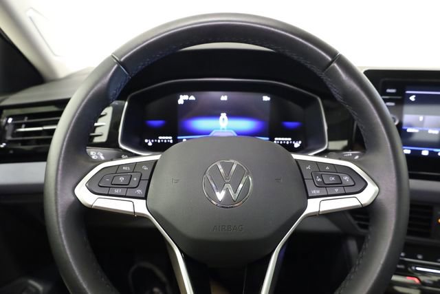 Used 2025 Volkswagen Jetta SE image 16