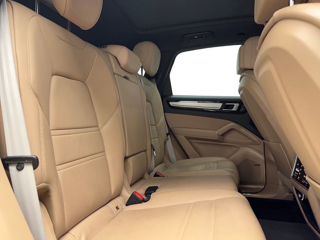 Used 2023 Porsche Cayenne Platinum Edition image 47