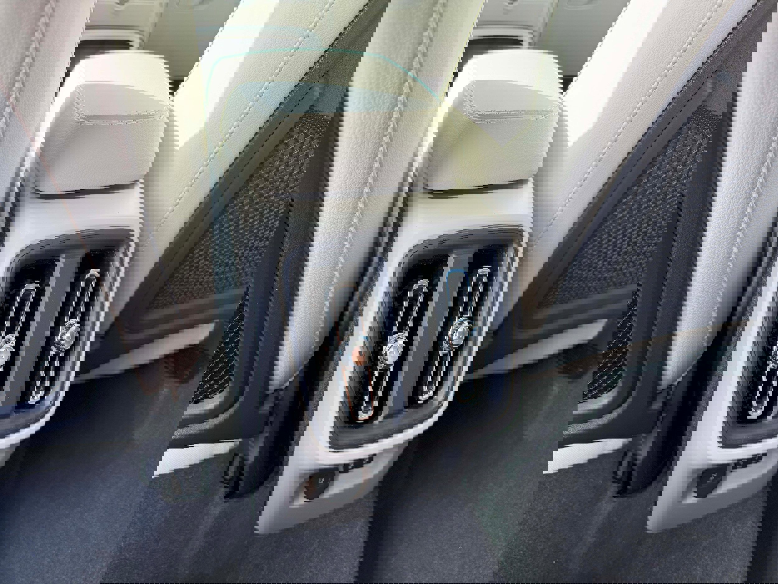 New 2026 Volvo XC40 B5 Plus w/ Protection Package Premier image 19