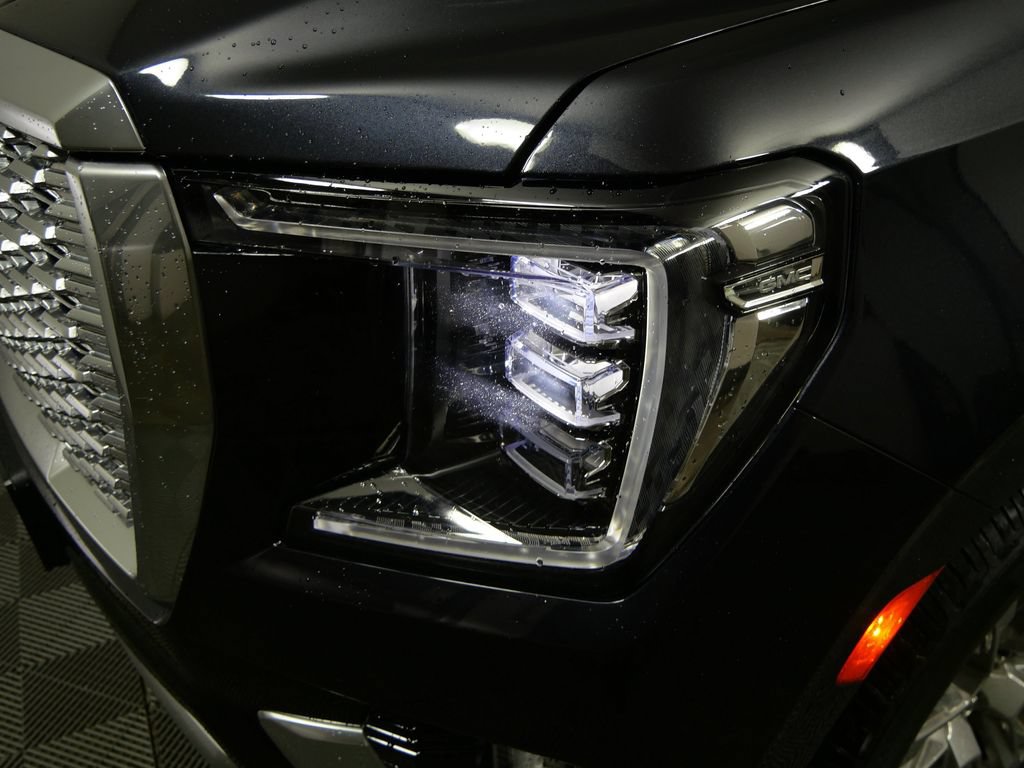 Used 2023 GMC Yukon XL Denali AWD/4WD image 10