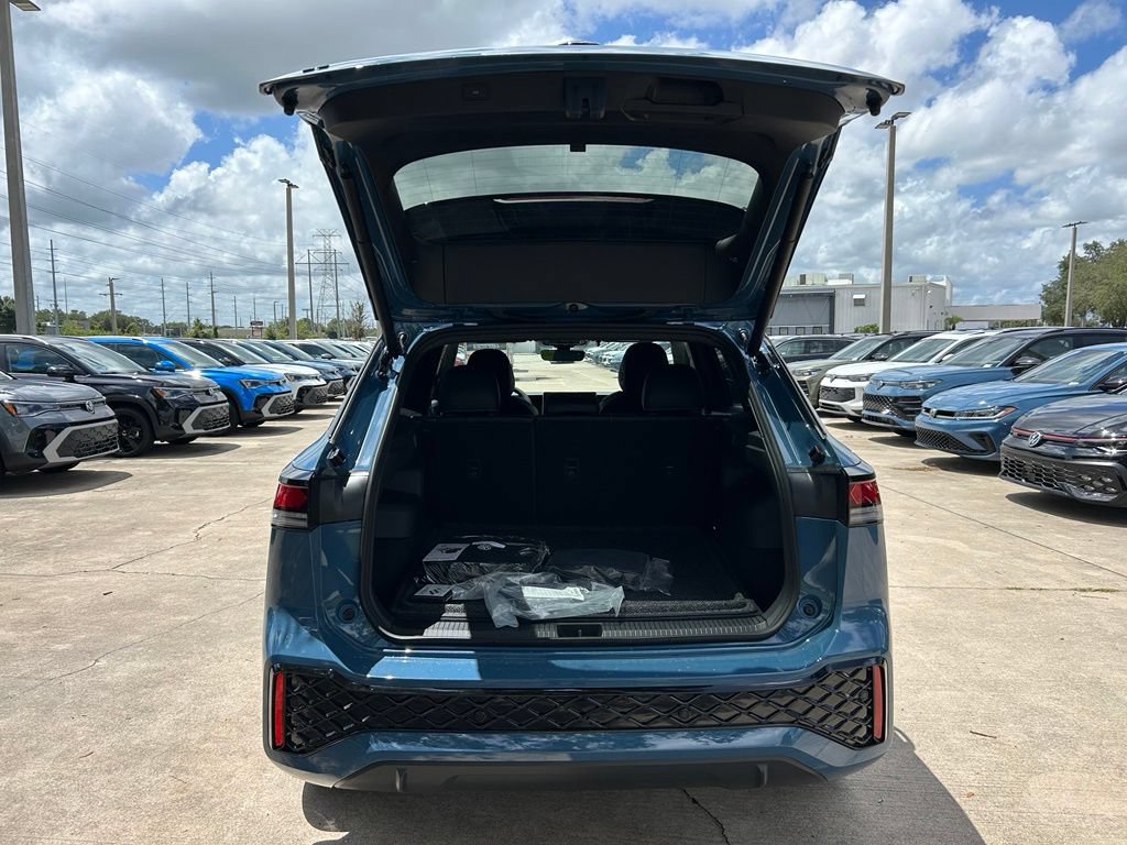 New 2026 Volkswagen Tiguan SE R-Line FWD image 43