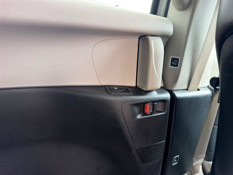 Used 2024 Chrysler Pacifica Touring-L FWD image 23