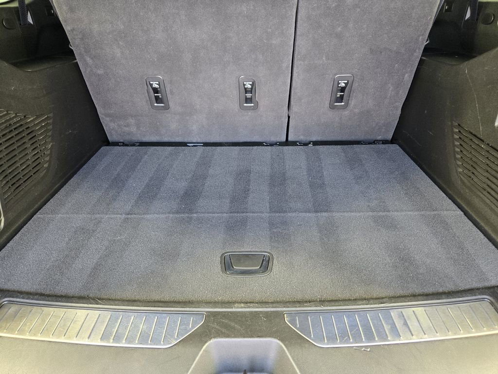 Used 2023 GMC Yukon XL Denali image 36