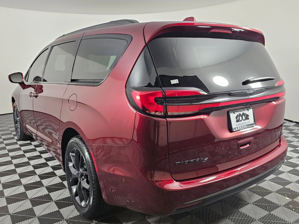 Used 2021 Chrysler Pacifica Touring-L w/ Uconnect Theater Family Group AWD/4WD image 5