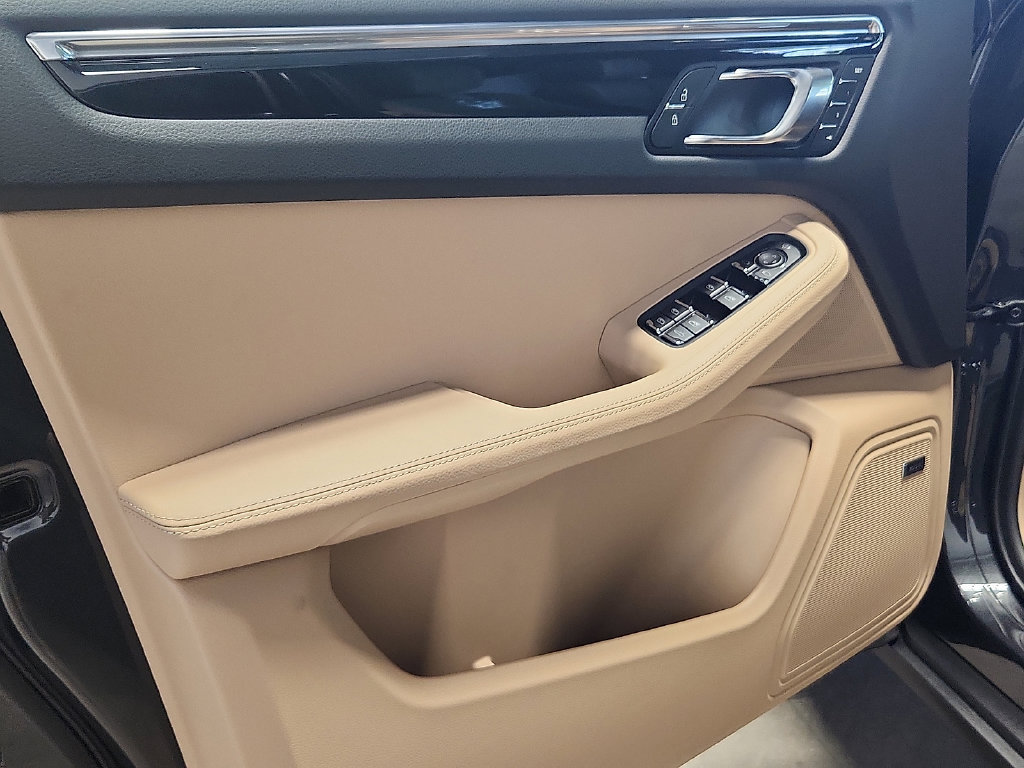 New 2026 Porsche Macan AWD/4WD image 13