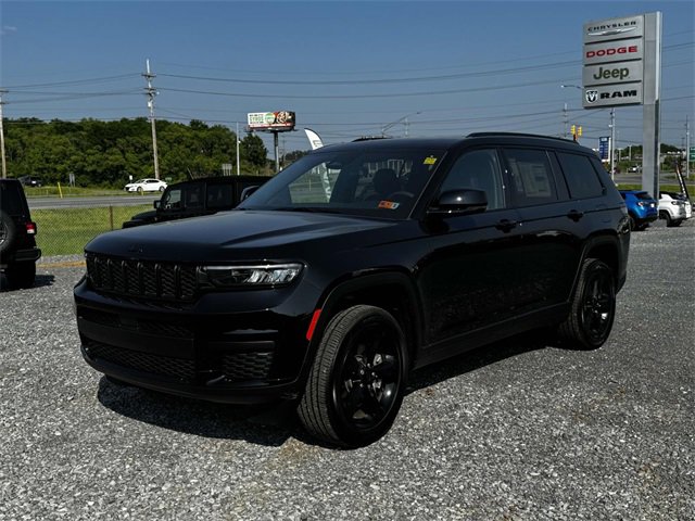 New 2025 Jeep Grand Cherokee L Altitude image 24
