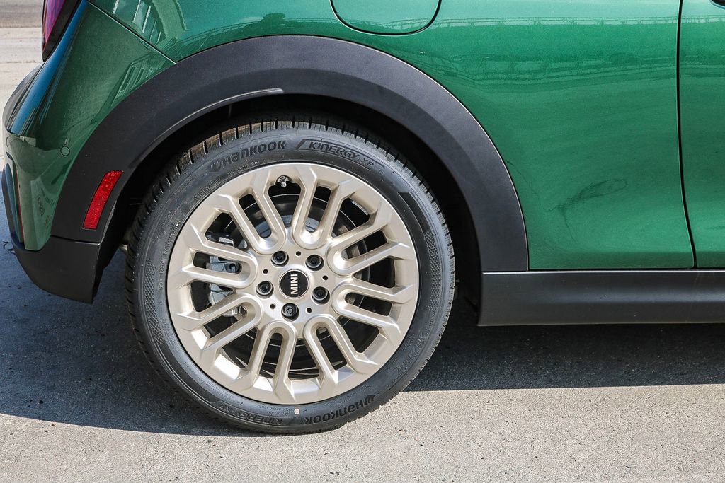 Used 2025 MINI Cooper 2-Door Hardtop image 11