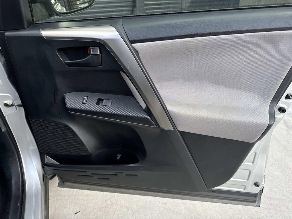 Used 2014 Toyota RAV4 LE image 18