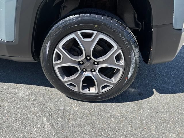 Used 2017 Jeep Renegade Limited AWD/4WD image 10