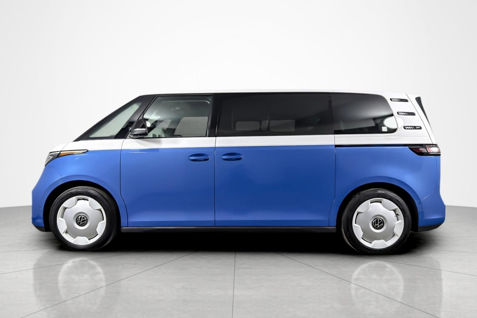 Used 2025 Volkswagen ID. Buzz 1st Edition AWD/4WD image 2
