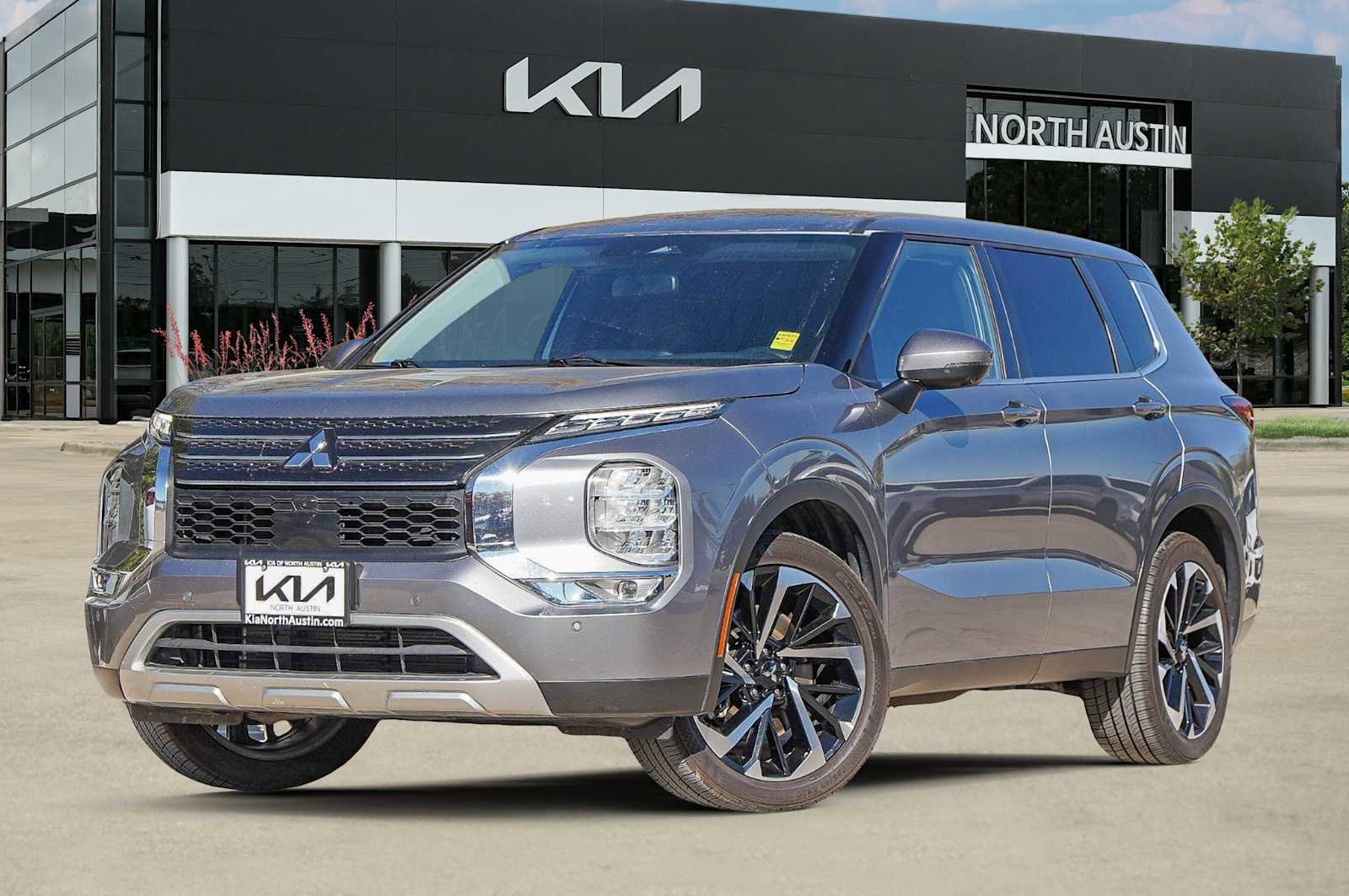 Used 2023 Mitsubishi Outlander SE