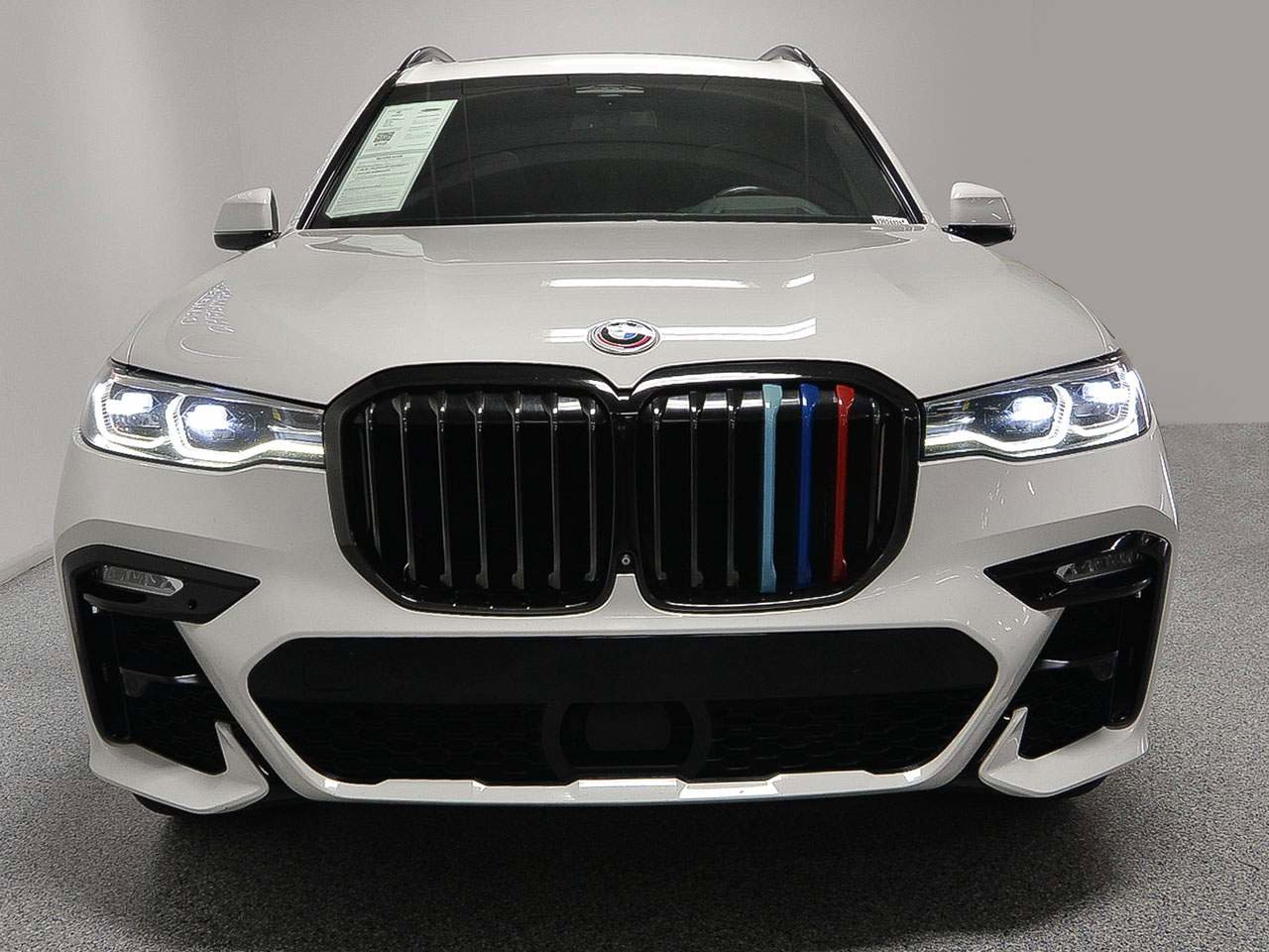 Used 2022 BMW X7 M50i image 2