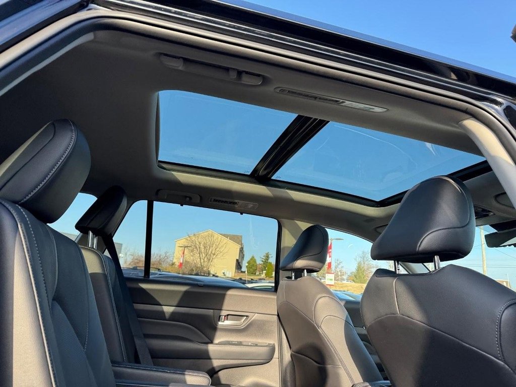 Used 2025 Toyota Grand Highlander AWD image 17