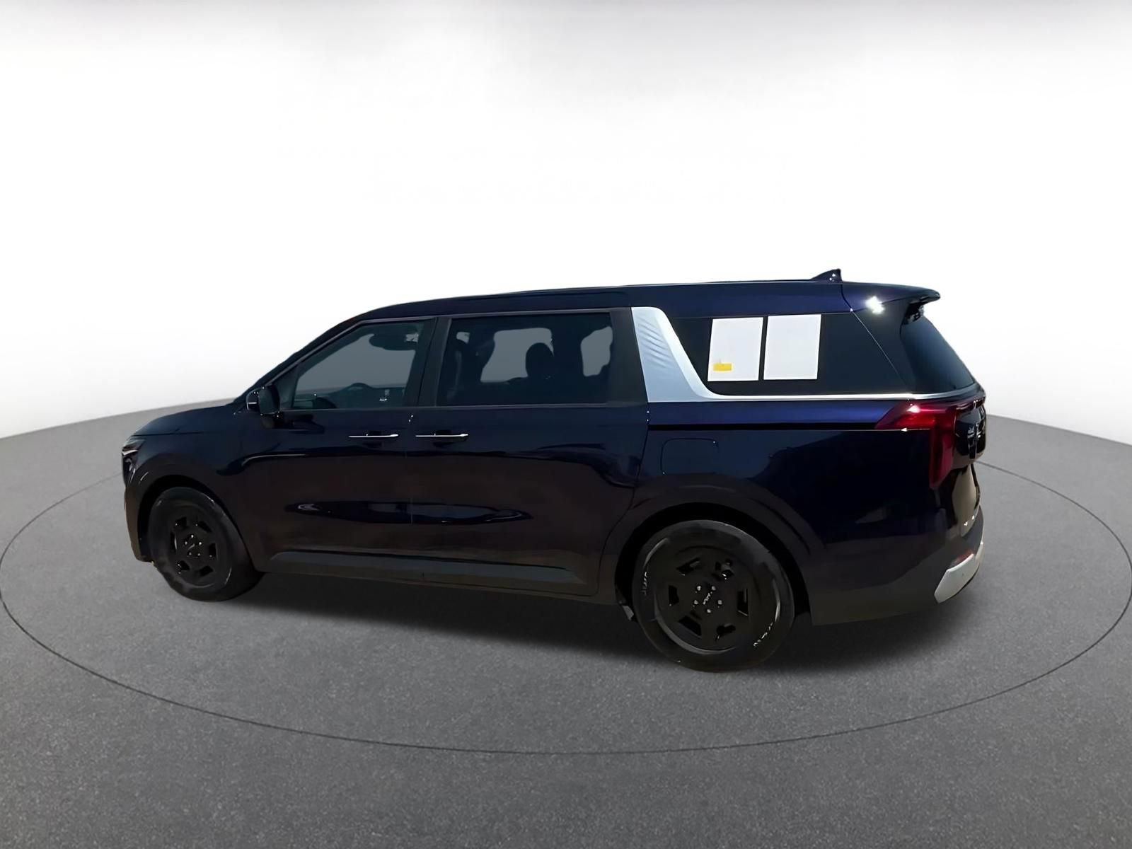 Used 2026 Kia Carnival FWD image 8