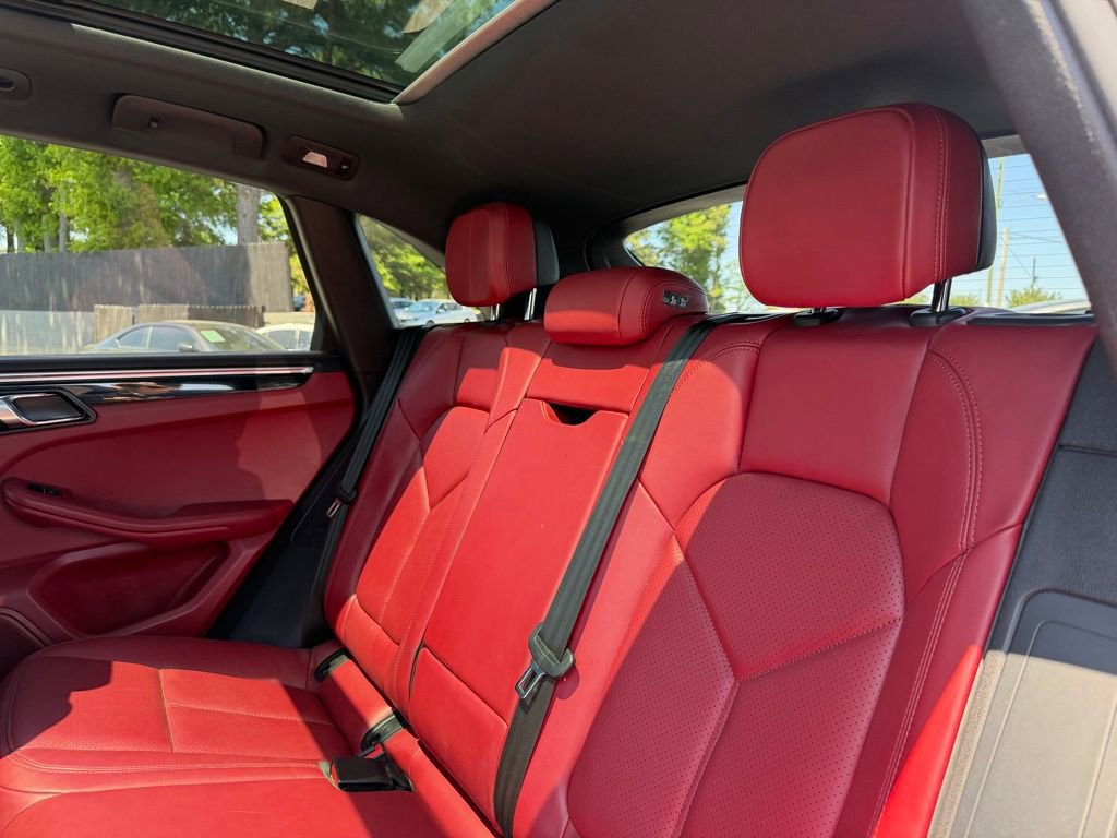 Used 2023 Porsche Macan AWD/4WD image 27