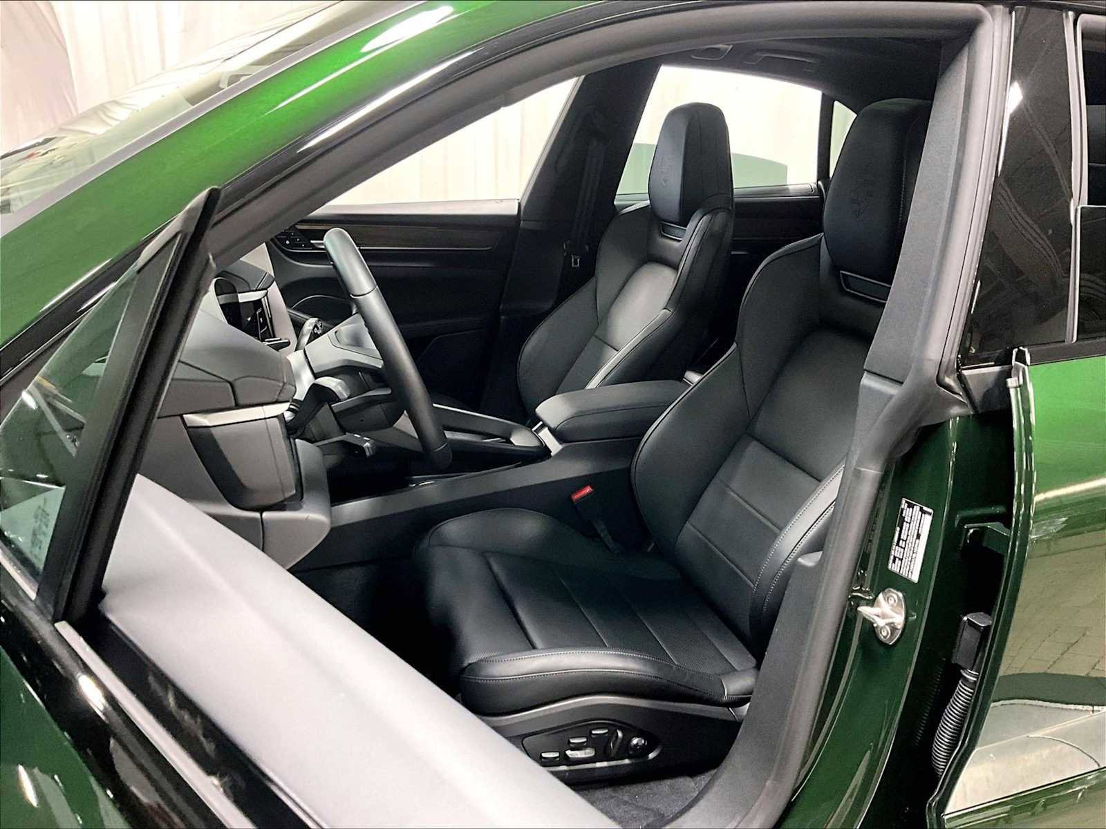 Used 2025 Porsche Macan 4S Electric image 8