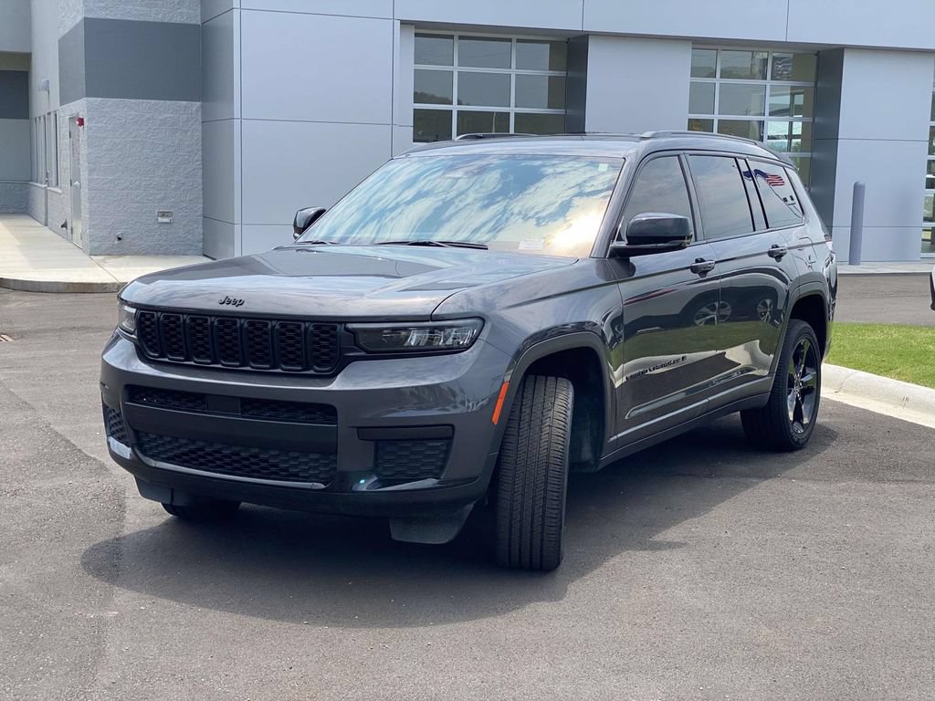 Used 2025 Jeep Grand Cherokee L Altitude RWD image 5