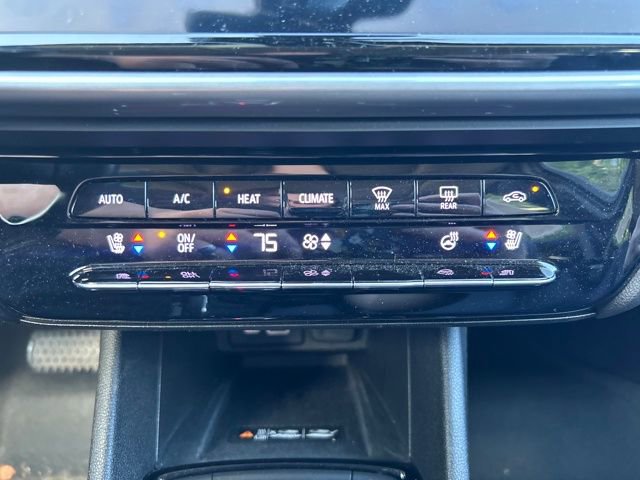 Used 2022 Chevrolet Bolt EUV Premier w/ Sun & Sound Package image 19