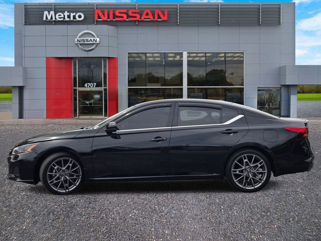 Certified 2024 Nissan Altima 2.0 SR image 3