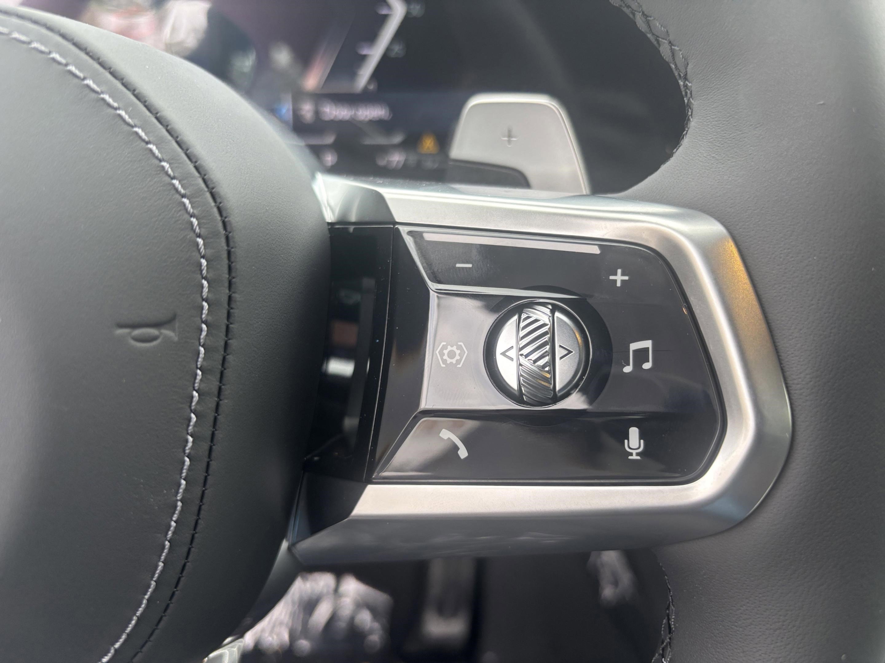 New 2026 BMW 750e xDrive image 9