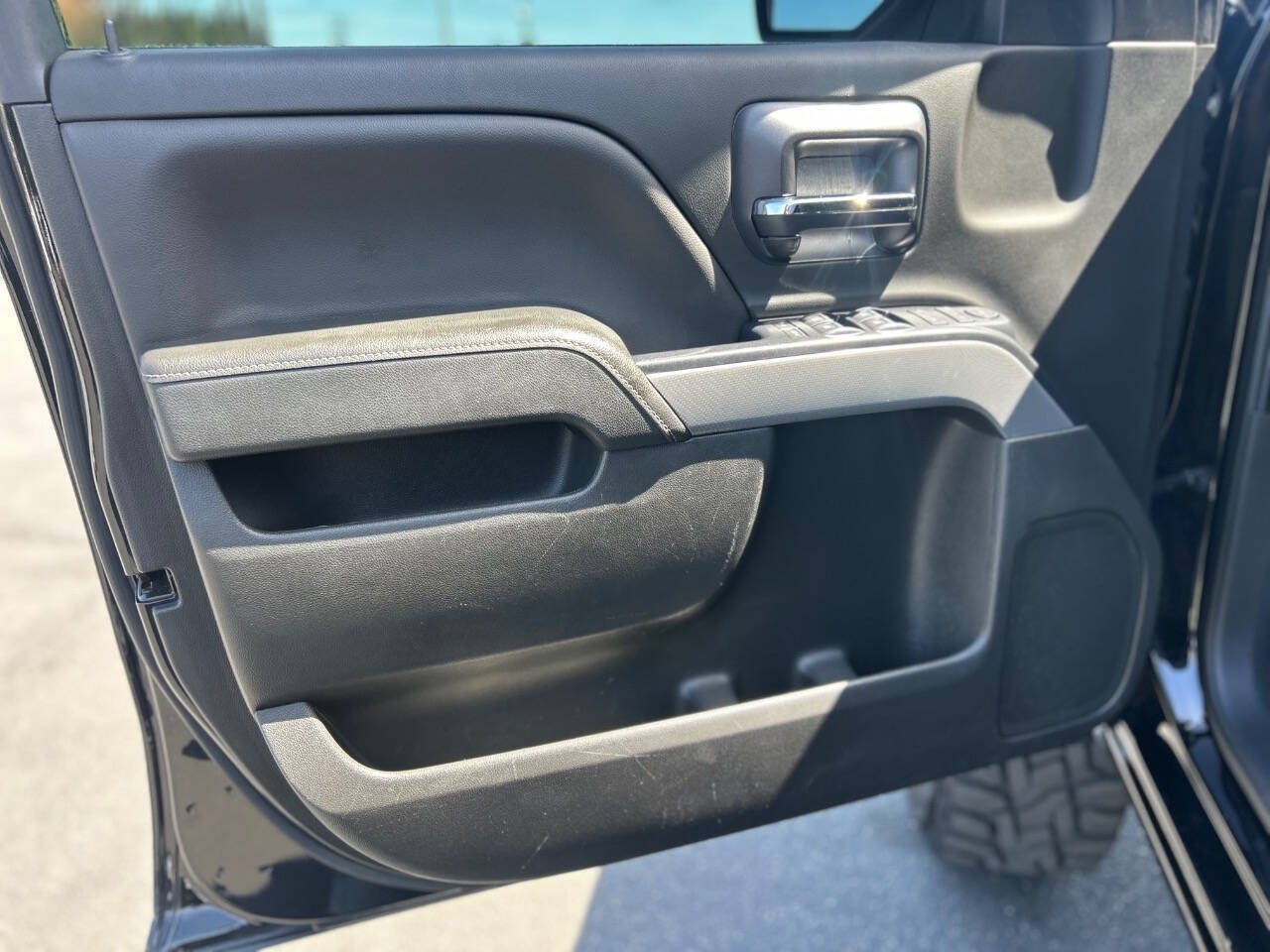 Used 2018 Chevrolet Silverado 1500 LT w/ All Star Edition AWD/4WD image 8