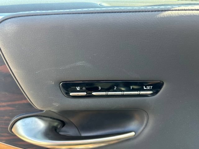 Used 2022 Lexus LS 500 w/ Interior Upgrade Package RWD image 11