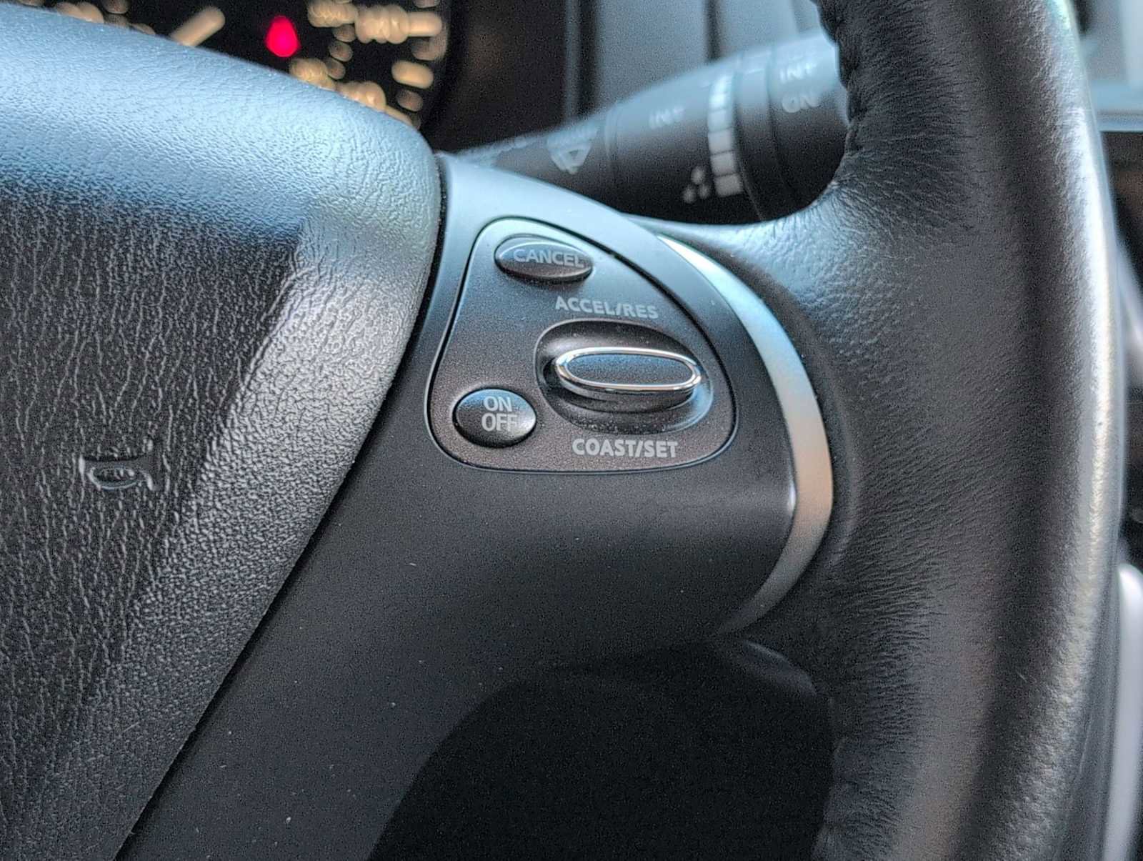 Used 2014 Nissan Pathfinder SV image 24