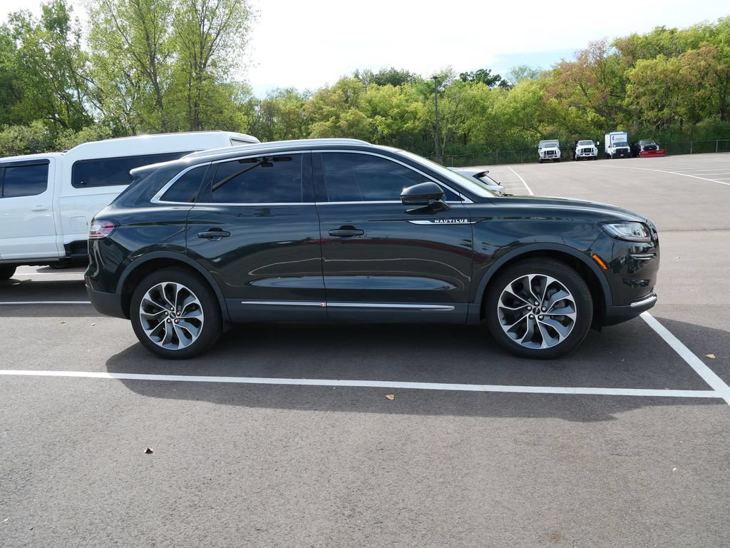 Used 2023 Lincoln Nautilus Reserve AWD/4WD image 4