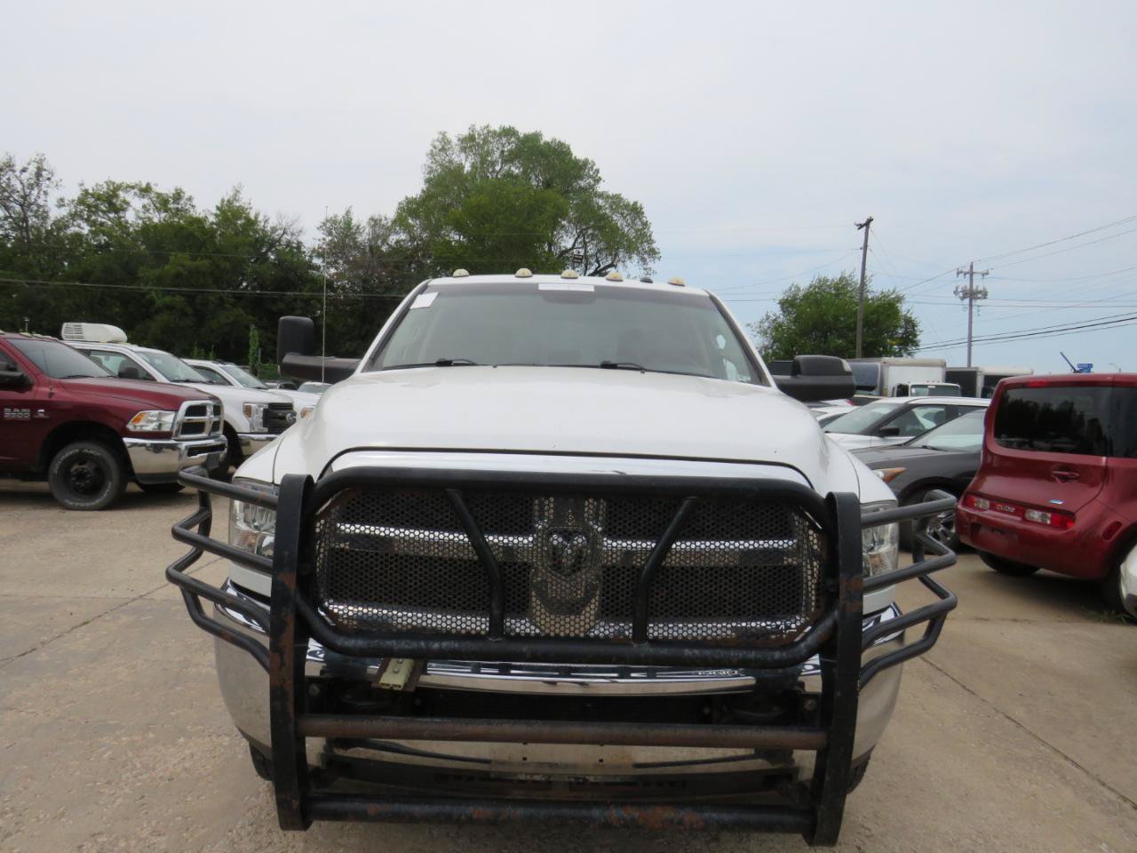 Used 2018 RAM 3500 Tradesman w/ Chrome Appearance Group AWD/4WD image 2
