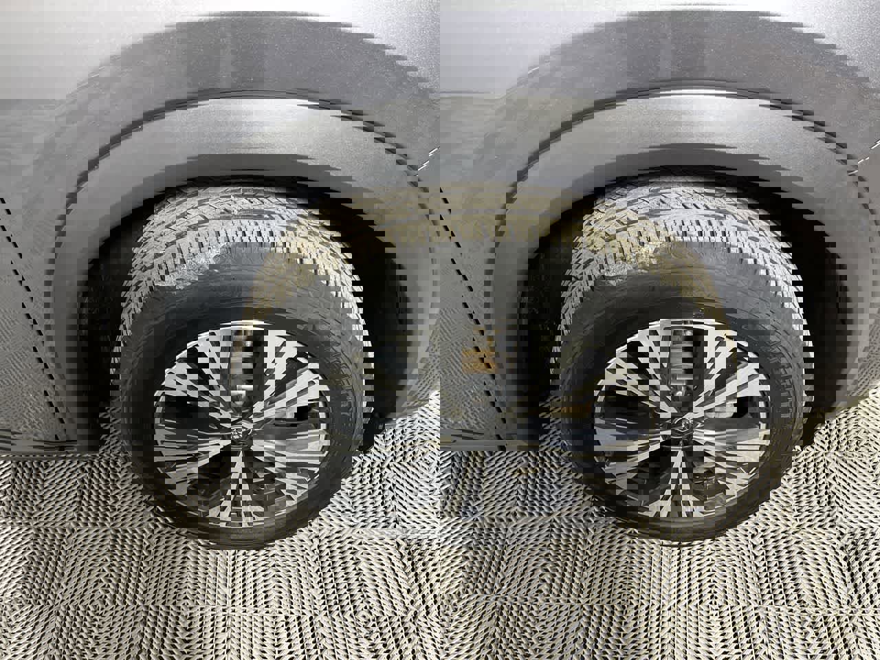 Used 2023 Nissan Rogue SV image 10