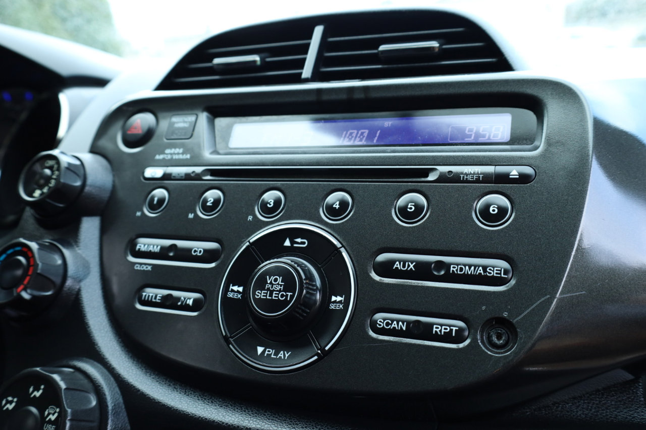 Used 2013 Honda Fit Sport image 11