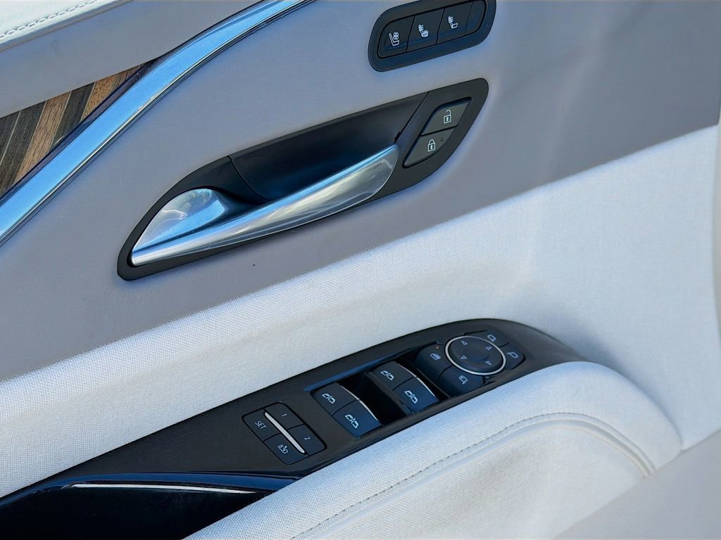 Used 2021 Cadillac Escalade ESV Premium Luxury Platinum image 25